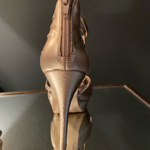 Gold strappy shoe! - Picture 3 of 3